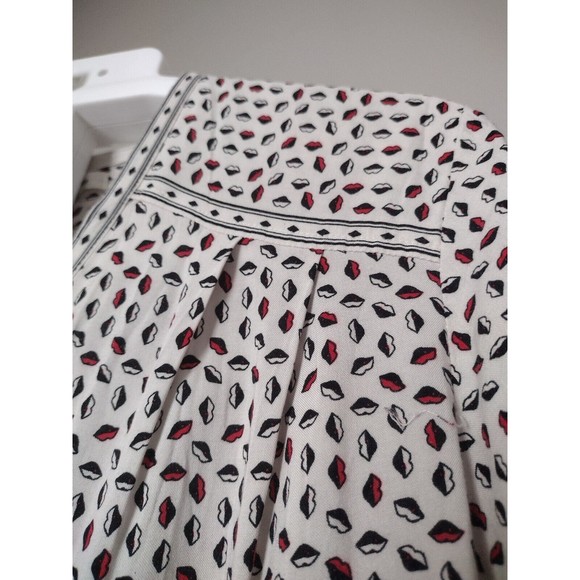 Libs print Top BLouse Max Studio Women's Short Sleeve Cream Black V-Neck Size L - Picture 6 of 9